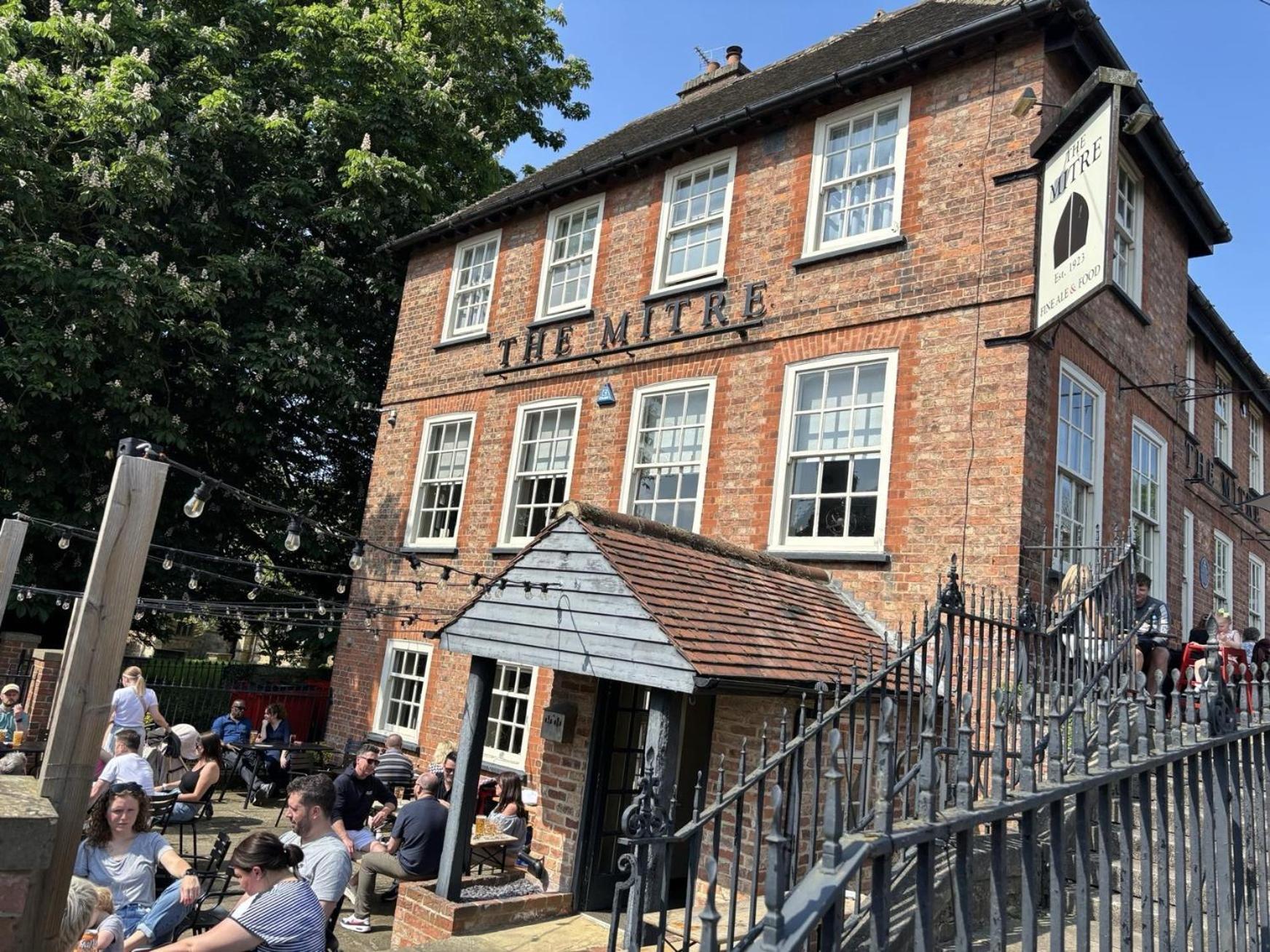 The Mitre Inn Knaresborough Exterior photo