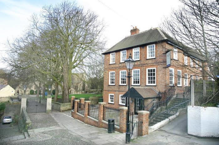 The Mitre Inn Knaresborough Exterior photo